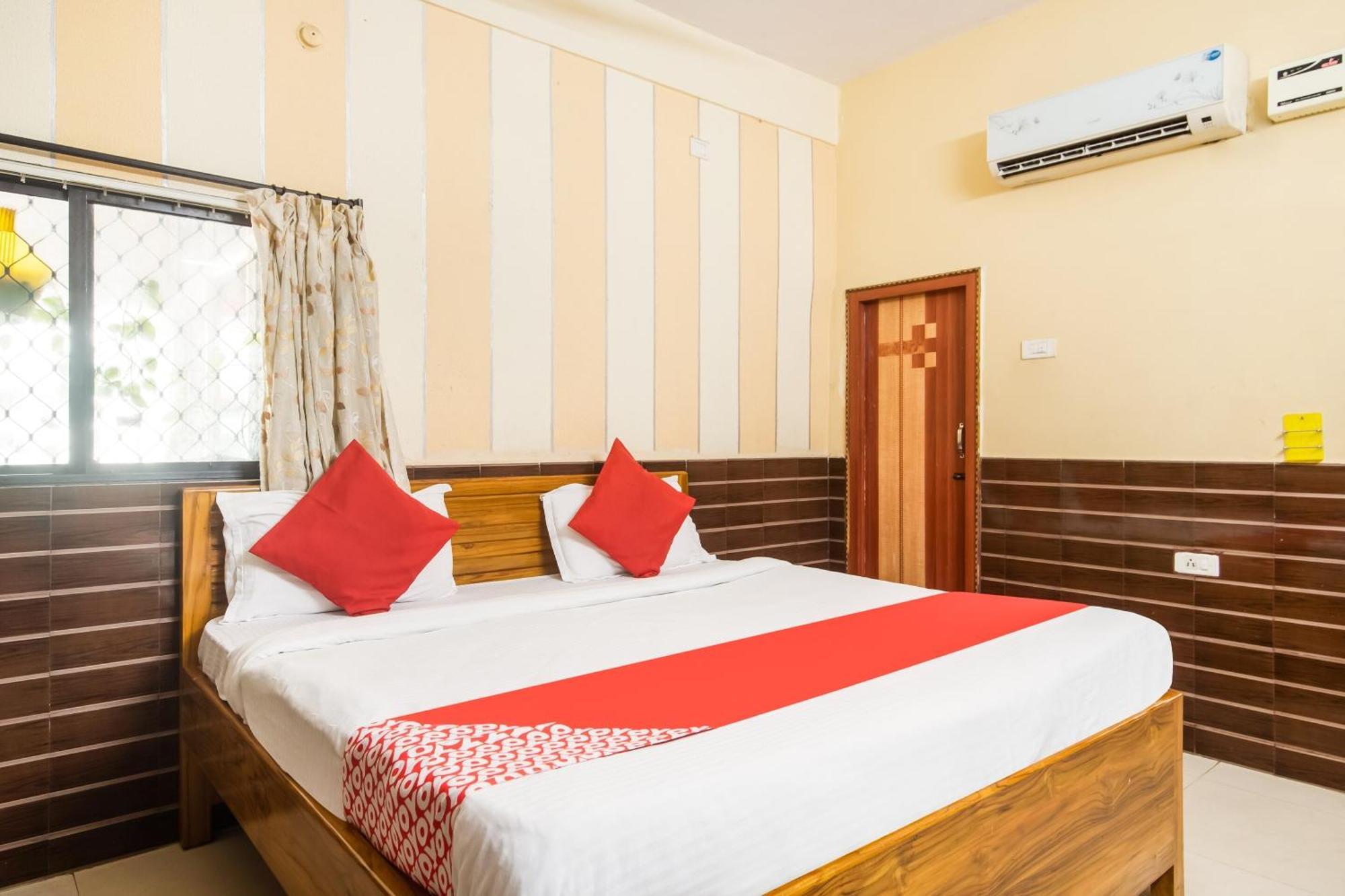 Oyo Flagship 75817 Ahvanam Guest House Tikkavanipalem Exterior photo