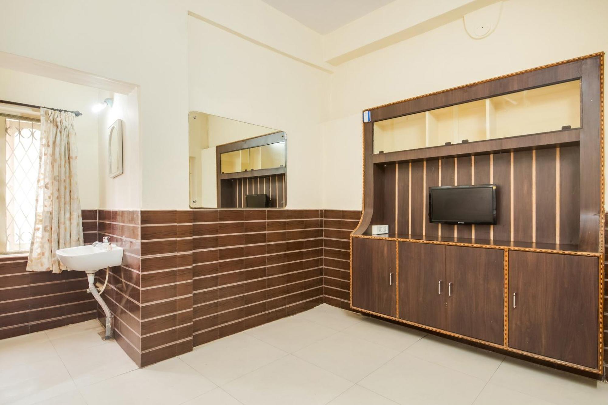 Oyo Flagship 75817 Ahvanam Guest House Tikkavanipalem Exterior photo