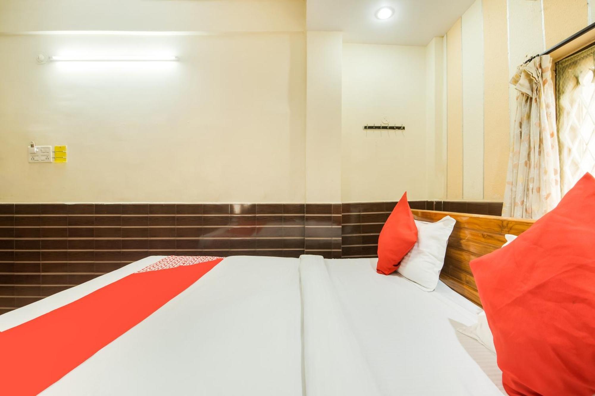 Oyo Flagship 75817 Ahvanam Guest House Tikkavanipalem Exterior photo