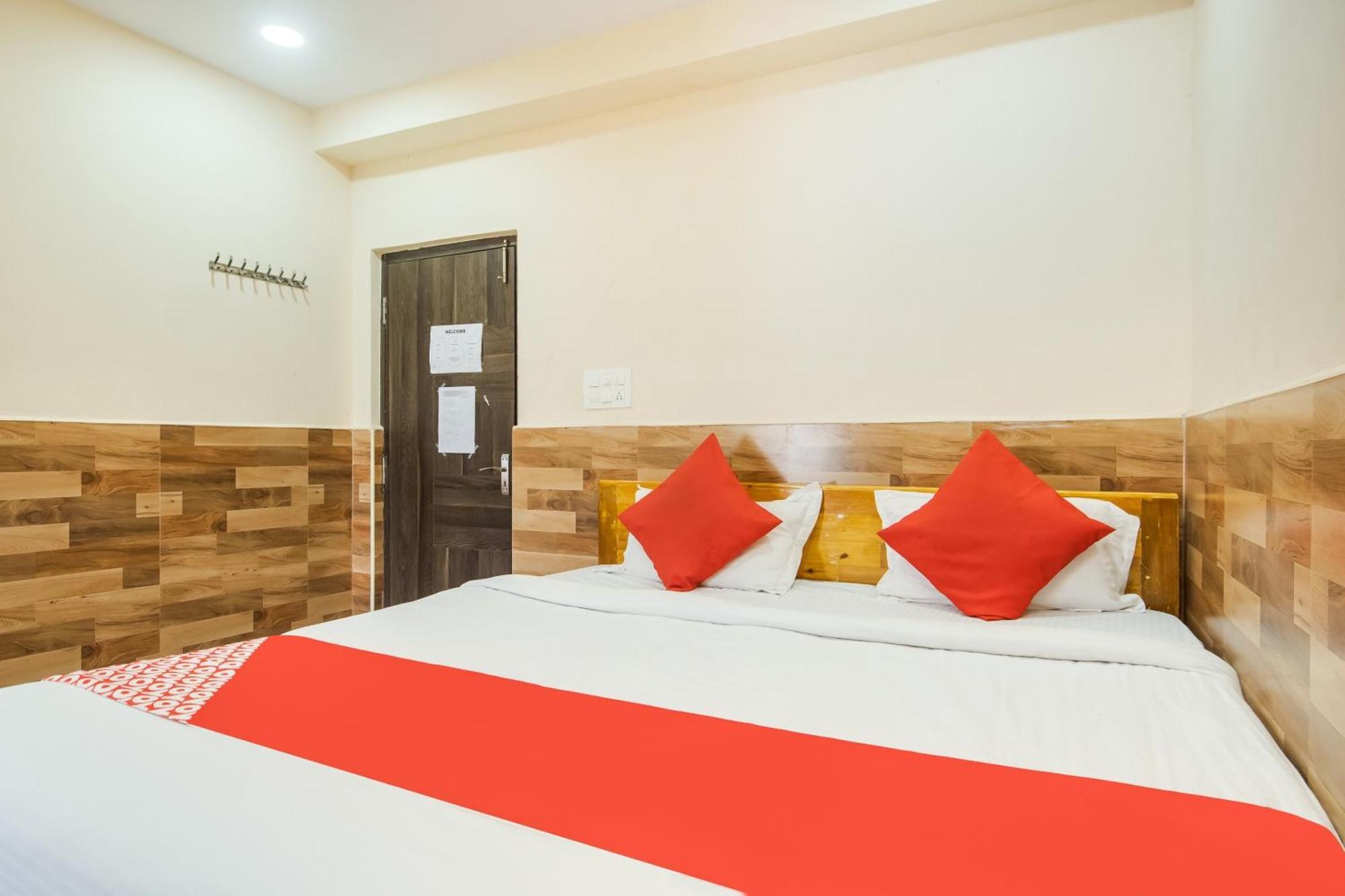 Oyo Flagship 75817 Ahvanam Guest House Tikkavanipalem Exterior photo