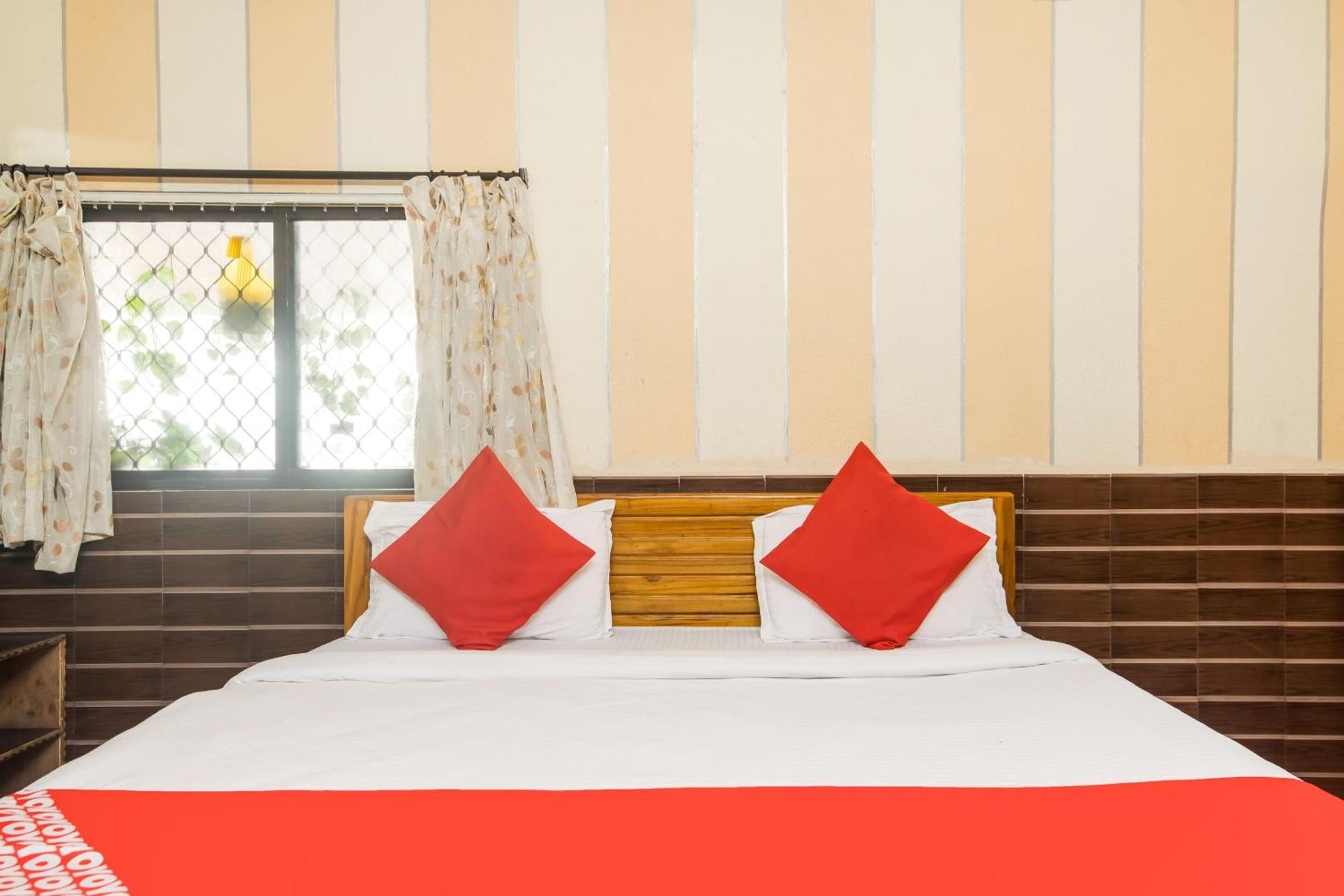 Oyo Flagship 75817 Ahvanam Guest House Tikkavanipalem Exterior photo