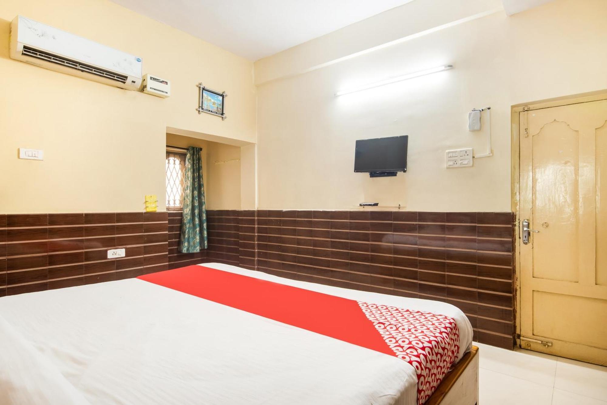 Oyo Flagship 75817 Ahvanam Guest House Tikkavanipalem Exterior photo