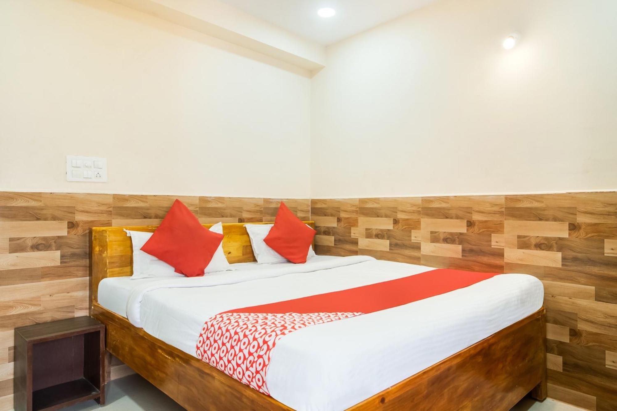 Oyo Flagship 75817 Ahvanam Guest House Tikkavanipalem Exterior photo