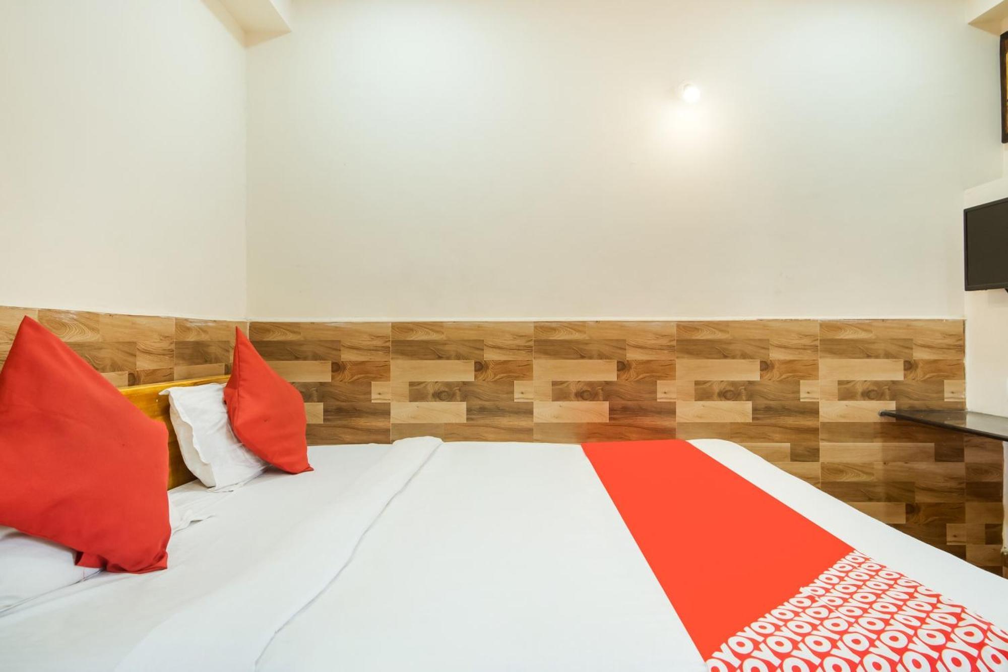 Oyo Flagship 75817 Ahvanam Guest House Tikkavanipalem Exterior photo